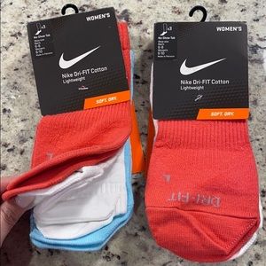 New women’s lightweight Nike socks. Size 6-10.